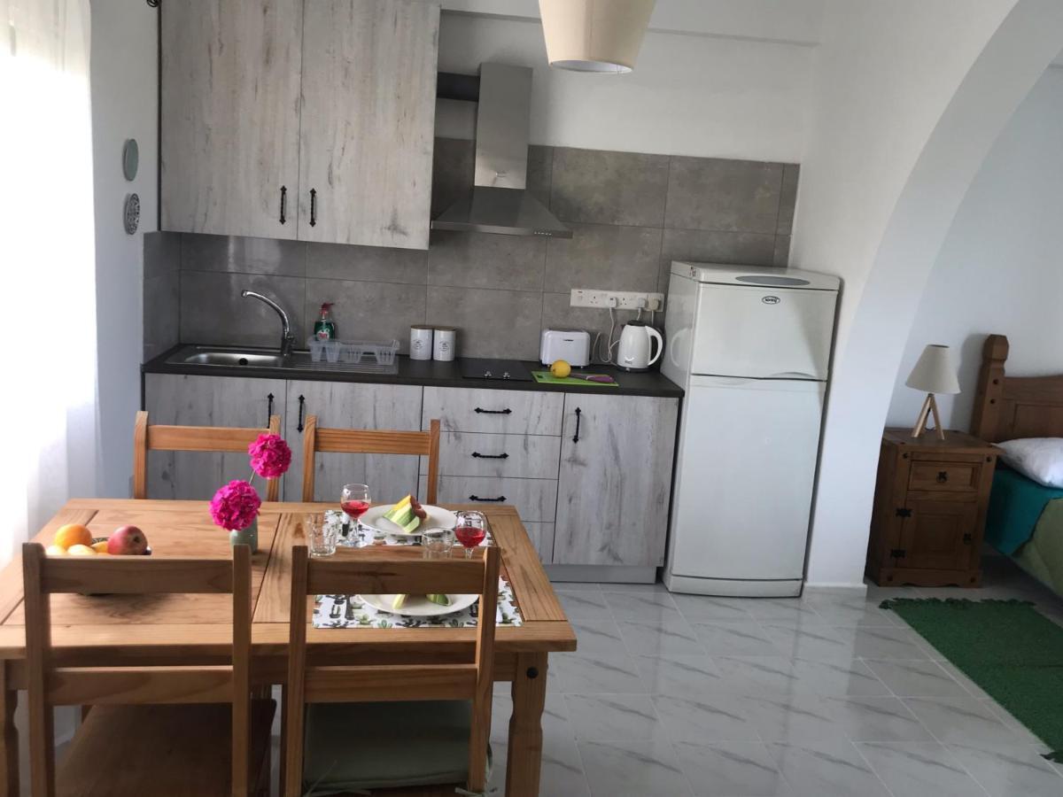 Tina'S Cozy Studio Polis Ngoại thất bức ảnh
